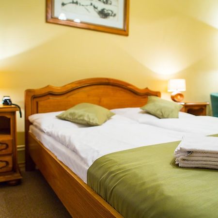 Hotel Satelit ピエシュチャニ エクステリア 写真