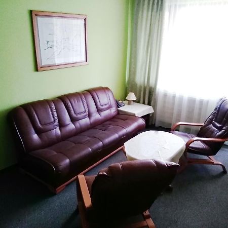 Hotel Satelit ピエシュチャニ エクステリア 写真